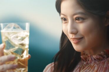 今田美桜、グラス見つめ「好き…」　リリー・フランキーと「キリンウイスキー 陸」新CM出演