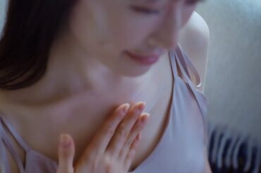 松本まりかさん、つやつや素肌披露「ニベア プレミアムボディミルク モイスチャー」新CM