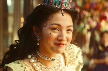 “女王様”満島ひかり、松田龍平の馬ものまねに思わず噴き出す　UQ mobile「UQUEEN」新CM「馬」編