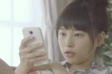 桜井日奈子 岡山の奇跡！スマホゲームに熱中する真剣な表情に注目！コロプラ「日奈子の休日・リビング」篇【WEB限定CM】