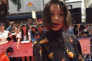 玉城ティナ 沖縄国際映画祭2017 レッドカーペット「女々演 」