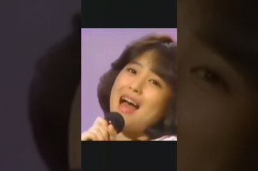 松田聖子  青い珊瑚礁       締めのポーズはやっぱりこれか!?   でも振り上げた左腕からもう一度猫パンチを期待してしまう珍しく七三分けの聖子ちゃん