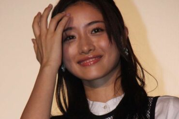 川口春奈の大胆ドレスに　石原さとみ「色っぽくなった」　映画「幕末高校生」完成披露試写会(2)