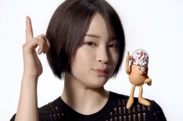 広瀬すず、20歳になり黒の大人な衣装で“ねらい撃ち”　『新コンタックかぜEX』新CM＆メイキング映像