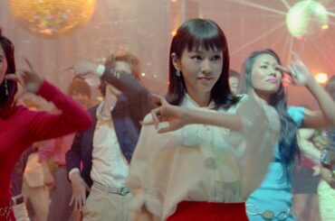 桐谷美玲、ボディコンギャルとディスコでダンス披露　「Y!mobile 」新CM「1980SHOCK」シリーズ