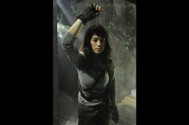 筧美和子さんが渋谷に現れた謎の仮想“巨大迷路”をさまよっているサイネージ映像