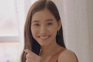 新木優子、美声披露　美肩見せワンピ姿でチョコをパクッ　「オリゴスマート」新CMが公開