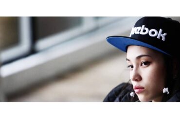 水原希子がクールに着こなす　「リーボック　クラシック」