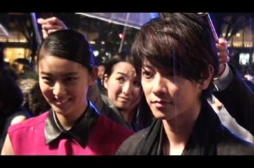 大雨の中、佐藤健、武井咲らの登場にファン熱狂！ ／映画『るろうに剣心 京都大火編／伝説の最期編』レッドカーペットイベント