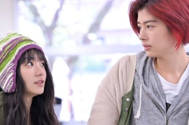 佐久間由衣、赤髪は自らのアイディア「5回ほど呼び出して…」映画『君は永遠にそいつらより若い』奈緒と対談映像