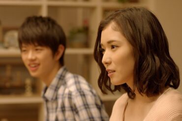 松岡茉優、吉田羊の“結婚20周年”祝う　「トヨタホーム」新CMで一家だんらん