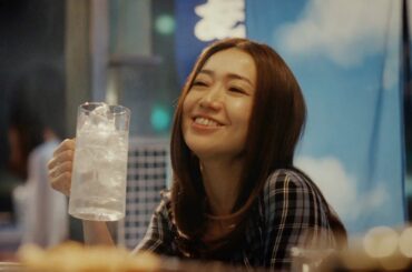 大島優子、常連客になり可愛く“酔った気分”　千原ジュニアから鋭いツッコミ　サントリー『のんある気分』新CM『のんある屋台で、ちゃんとチューハイ』篇＆メイキング＆インタビュー