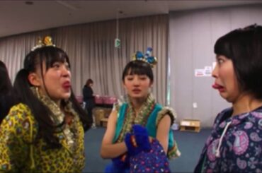 伊藤千由李VS柏木ひなた(にらめっこ対決)