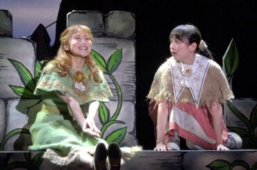 吉岡里帆、初主演舞台で熱演　鞘師里保と息ぴったりのコミカル演技　舞台『スルメが丘は花の匂い』公開ゲネプロ