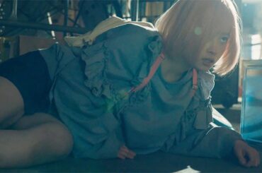 橋本環奈、ショーパン姿で激しいアクション！　城田優と殺し屋同士の激烈バトル　映画「バイオレンスアクション」本編映像