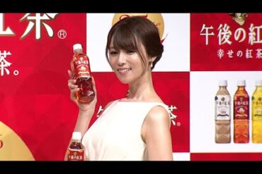 深田恭子、ノースリーブのドレス姿でにっこり（「午後の紅茶」発売35周年ブランドアンバサダー就任式 ／深田恭子）