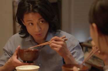 小栗旬＆杉咲花、初共演で無邪気な兄妹を演じる　味の素『ほんだし』新CM「うちのみそ汁がいちばんうまい篇」＆メイキング・インタビュー映像