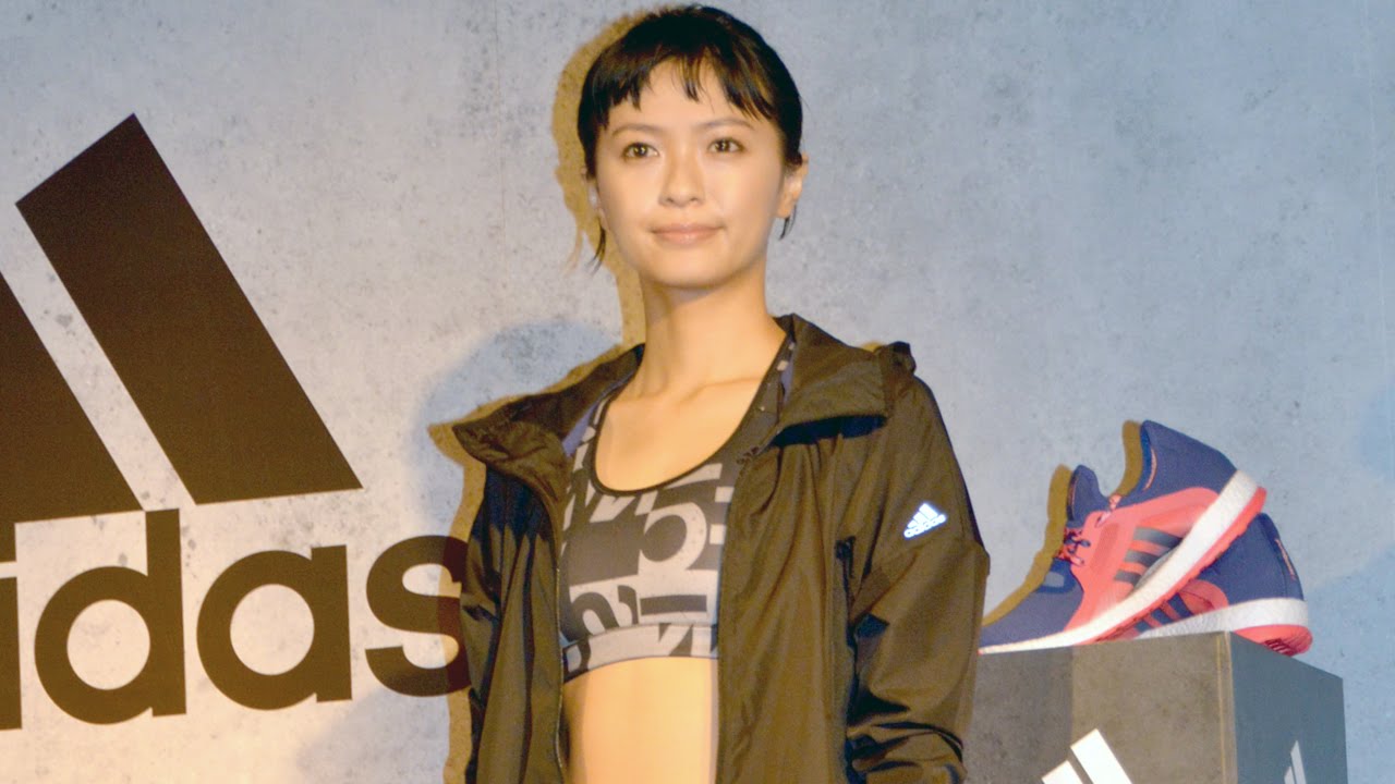 榮倉奈々、スポブラ姿で鍛えた美ボディ披露 『adidas WOMEN PRESS CONFERENCE 2016』 榮倉奈々、スポブラ姿で鍛えた美ボディ披露 『adidas WOMEN PRESS CONFERENCE 2016』