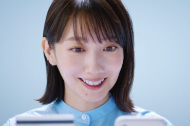 波瑠、カッコよくサッと支払い「楽すぎ！」　JCB QUICPay新CM「始めるも使うもクイックに」編