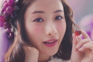 石原さとみ、可愛いグミの妖精姿で登場　明治『果汁グミ』新TVCM「果汁を食べたい」篇・「果汁じゅわわん」篇＆メイキング映像