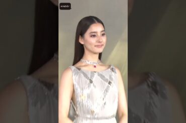 新木優子、ノースリーブドレスですらり腕出し　「クリスチャン・ディオール、夢のクチュリエ」展フォトコール【MAiDiGi TV】