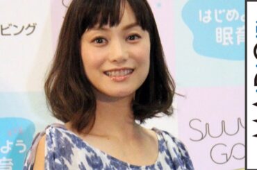 エビちゃんの妹・蛯原英里、流行の肩見せワンピで涼しげに　真っ赤なペディキュアがアクセント　「眠育プロジェクト」発表会1
