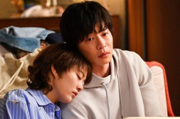 高畑充希の寝顔を優しく撫でる田中圭！「私が虎ちゃんを守る」結婚前の想いを綴った手紙を読み涙…【ドラマ『unknown』3話より】