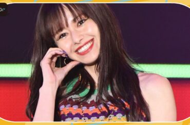 山本舞香、ほっそりウエスト披露　カラフルセットアップ＆キュートな笑顔で魅了　ガルアワ出演