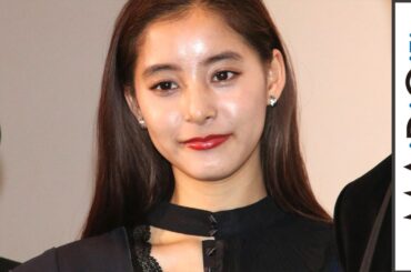 新木優子、個性派デザインの黒×青ドレスで華やかに　シースルーで品よく美肌見せ　映画｢悪と仮面のルール｣初日舞台あいさつ1