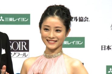 石原さとみ　ピンクのドレスをデザイン！