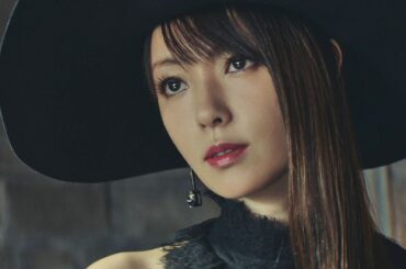 深田恭子、多部未華子＆永野芽郁と“黒魔女先生”に　ゴシックな装いでつえを振る　UQ mobile「UQ学割」の新CM「三姉妹先生」編が公開