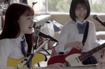 浜辺美波＆橋本環奈、バンド結成でYouTubeデビュー　星野源「未来」で撮影風景振り返る　ドコモCM「カンナとミナミの約束」篇＆メイキング