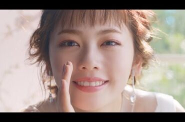 小芝風花、透け感＆ツヤ感アイメークで“あざとく”ささやき　「CANMAKE」新CMが公開