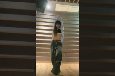 Yeji dancing to 'flower' during live