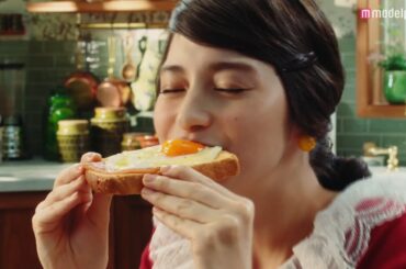 中条あやみ、まさに実写版”オリーブちゃん”トーストを口いっぱいに頬張る「ポパイ」×「AJINOMOTO オリーブオイル」コラボCM＆メイキング