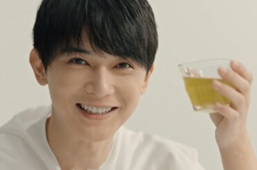 吉沢亮の笑顔が爽やかすぎる！満島ひかりと「キリン 生茶」新CMキャラに