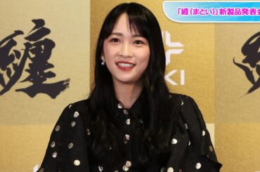 川栄李奈、黒×ゴールドのドット柄ワンピで華やかに