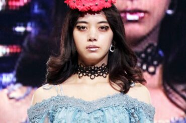 池田エライザ、春色レースワンピで軽やかに　「神戸コレクション2017 S/S」