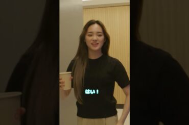 バンチャンとの録音に臨むリオを、戦場に送り出す兵士かのように抱擁して送り出すマヤ。その後のリオの表情可愛すぎてヤバw #niziu  #rio #maya #paradise #shorts