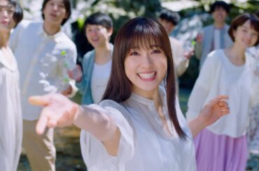 土屋太鳳と渡辺直美がオリジナルソングをノリノリで歌唱！「あなたのい・ろ・は・すはどこの水？」TVCM「あなたの近くで採れた天然水」篇