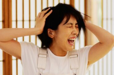 有村架純の“うっかり”に松本穂香が頭抱え絶叫！　伊藤園お～いお茶新CM「真夏の火入れ大作戦」