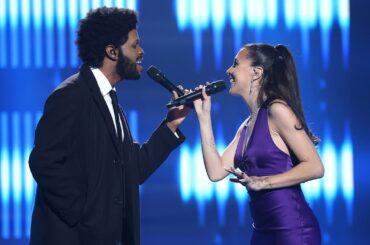 Andrea Guasch y Famous imitan a Ariana Grande y The Weeknd en 'Save your tears' - Tu Cara Me Suena