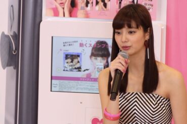 新川優愛がBarbie⾵の⾐装で登場!「プリクラは女の子にとっては思い出」