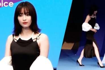 広瀬すず、スリットドレスで大人の装い