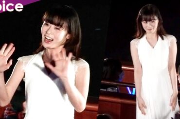 森七菜、透明感！白のノースリドレス　飛びっきりのスマイルも：映画『君は放課後インソムニア』完成披露上映会