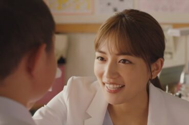 川口春奈が保健室の先生に　美しすぎて生徒がメロメロ!?　ブランド新CM「保健室の先生」篇、「イルカ」篇