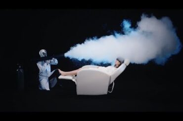 松岡はな（HKT48）主演 ブラックブラック「ドッキリバズ ーカされても、激痛足つぼマッサージでもウトウトしている松岡はな。ブラックブラックを食べると「眠気スッキリ！」」つぶやきCMグランプリ