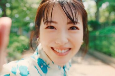 浜辺美波、超ウキウキでデートに行く!?「違います〜」　ロッテ新CM「ACUO 今日は誰に会いに行く？」編