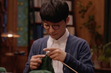 星野源、“どんぎつね”吉岡里帆に手編みマフラーおくる　『日清のどん兵衛』新CM「編んでいる篇」＆「ふっくらマフラー篇」