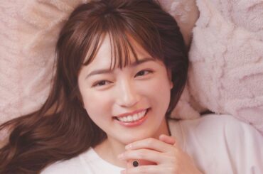 川口春奈、部屋着姿でゴロゴロ　ベッドで「ウヒヒ…」とほほ笑みも　Qoo10新CM「メガ割ナイトルーティン」編